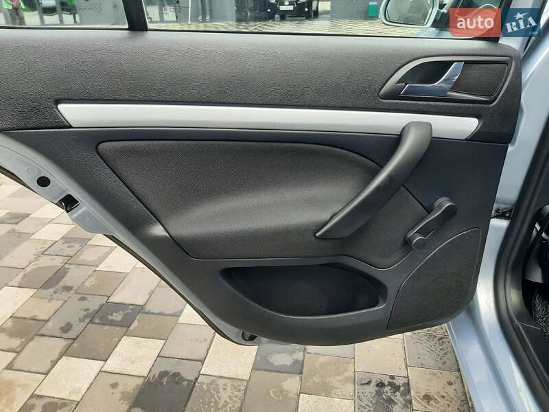 Лифтбек Skoda Octavia 2009 в Полтаве