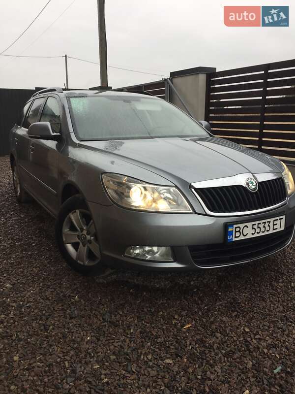 Універсал Skoda Octavia 2012 в Новояворівську