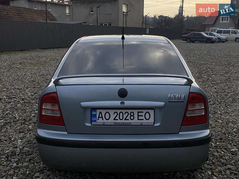 Лифтбек Skoda Octavia 2002 в Рахове