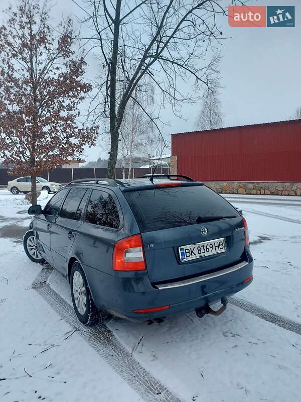 Универсал Skoda Octavia 2010 в Сарнах