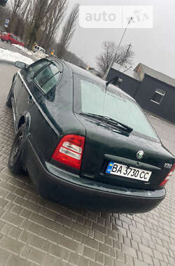 Лифтбек Skoda Octavia 2002 в Кропивницком