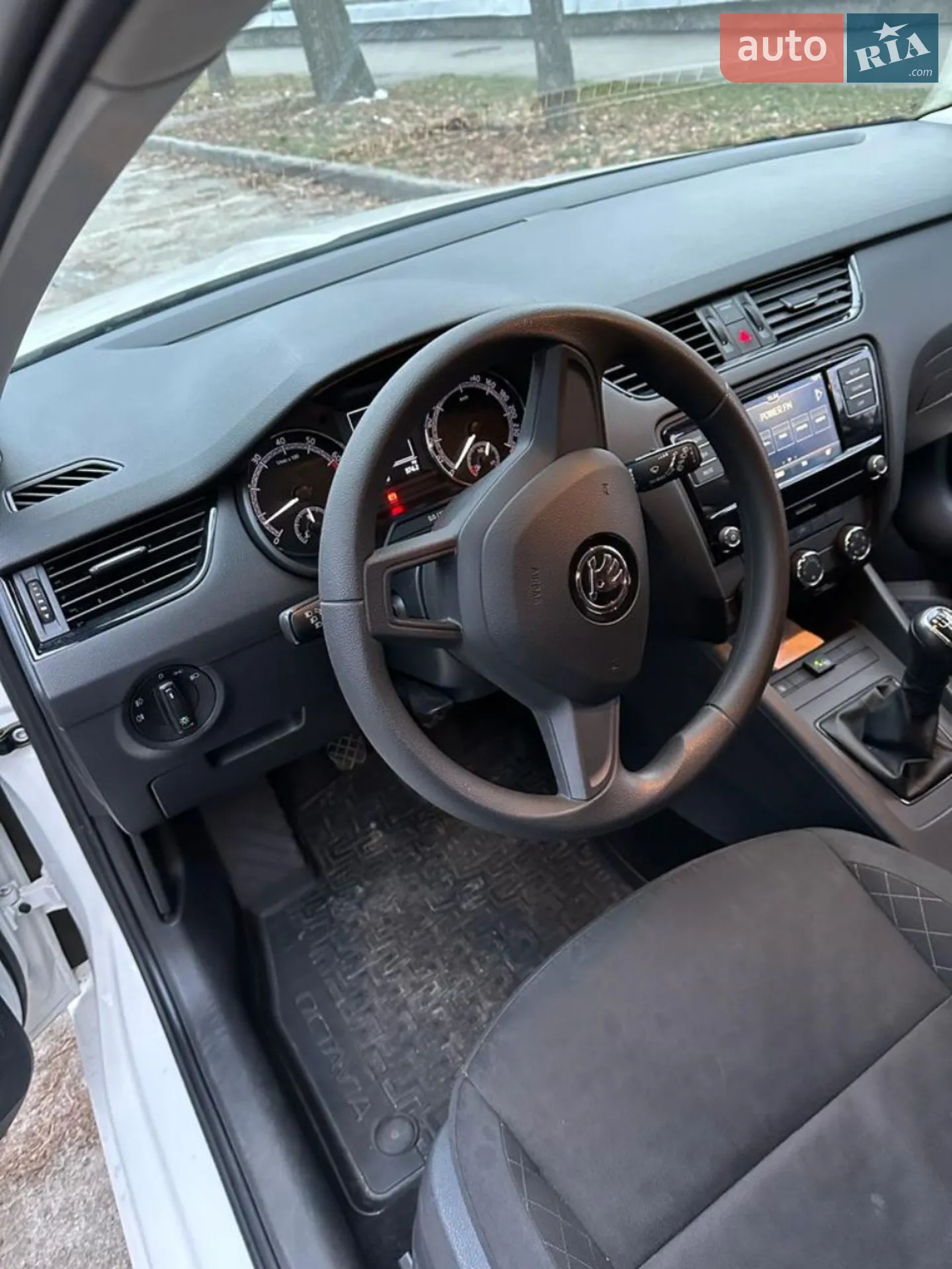 Skoda Octavia 2019 VIN TMBJN2NE0KB007270 фото оголошення 6 з 12