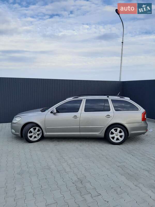 Універсал Skoda Octavia 2011 в Летичіві