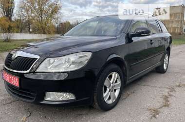 Универсал Skoda Octavia 2010 в Хороле