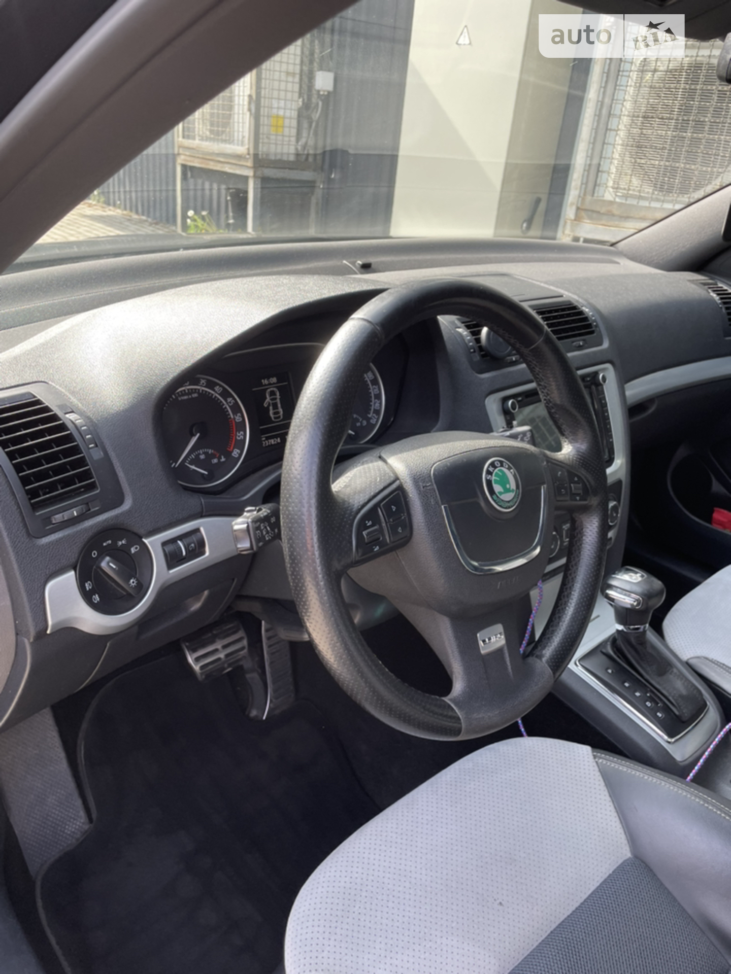 2010 Skoda Octavia - мініатюра 9