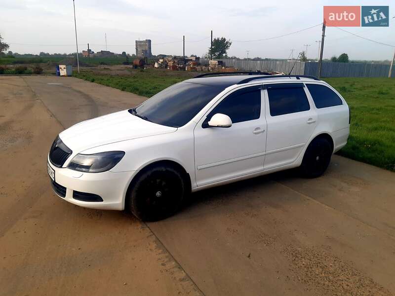 Універсал Skoda Octavia 2009 в Монастирищеві