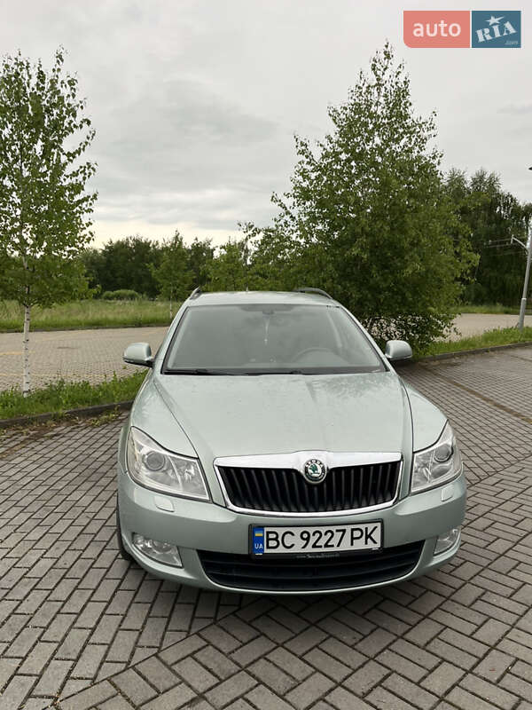 Універсал Skoda Octavia 2012 в Дрогобичі