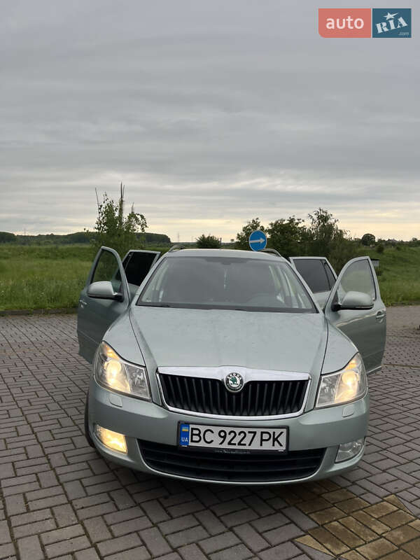 Універсал Skoda Octavia 2012 в Дрогобичі