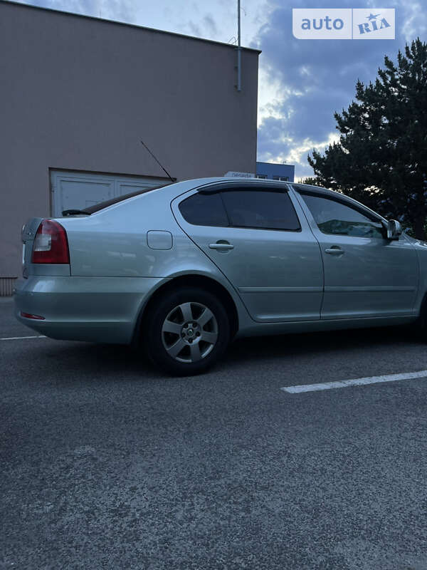 Лифтбек Skoda Octavia 2010 в Тячеве