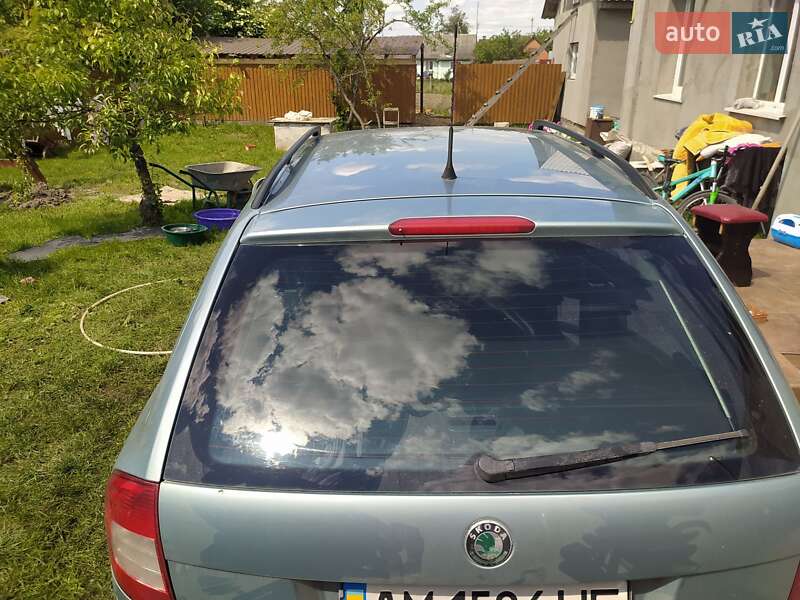 Універсал Skoda Octavia 2010 в Звягелі