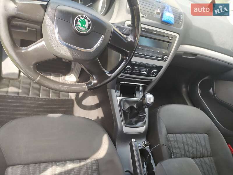 Універсал Skoda Octavia 2010 в Звягелі