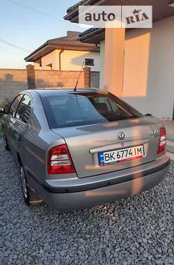 Лифтбек Skoda Octavia 2010 в Ровно