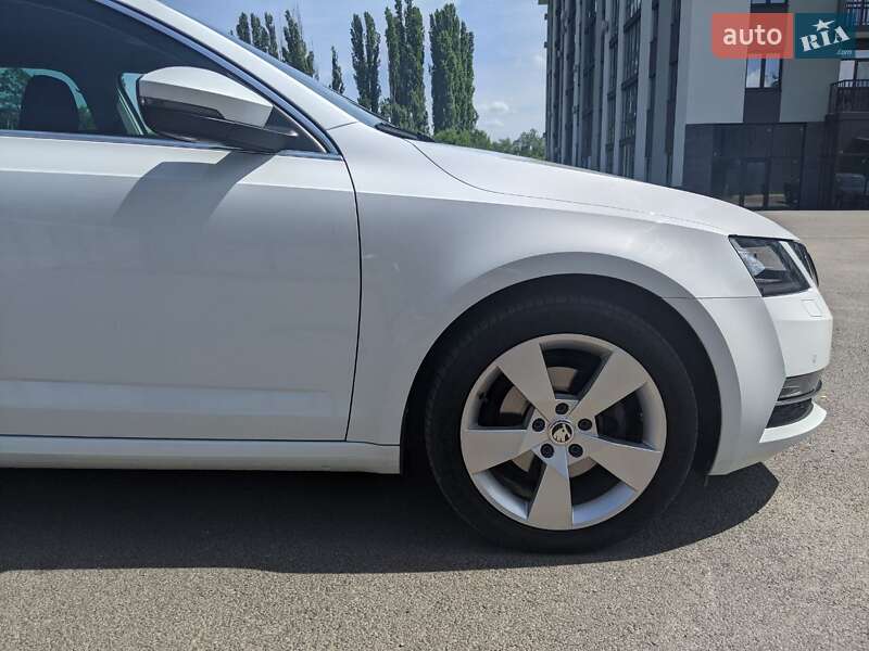 Універсал Skoda Octavia 2017 в Ужгороді
