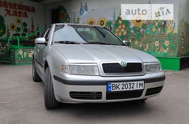 Лифтбек Skoda Octavia 2002 в Ровно