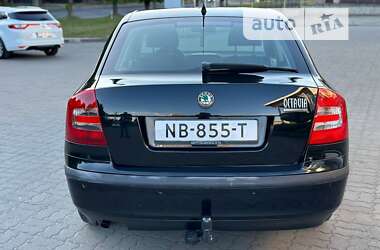 Лифтбек Skoda Octavia 2006 в Хороле