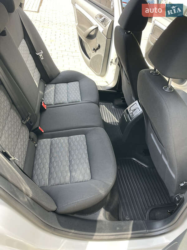 Универсал Skoda Octavia 2011 в Ужгороде