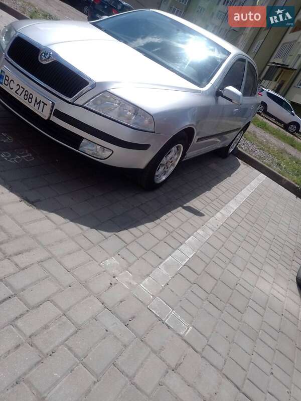 Лифтбек Skoda Octavia 2004 в Шептицькому