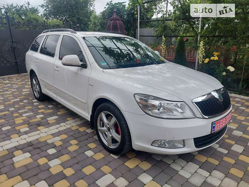 Универсал Skoda Octavia 2012 в Хотине