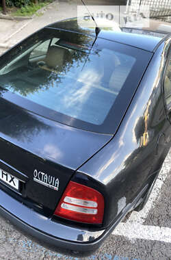 Ліфтбек Skoda Octavia 2003 в Рівному