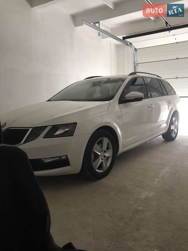 Універсал Skoda Octavia 2018 в Ужгороді