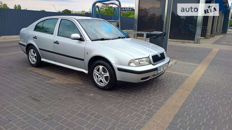 Лифтбек Skoda Octavia 2000 в Днепре