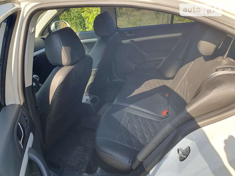 Лифтбек Skoda Octavia 2011 в Тальном фото 6 Лифтбек Skoda Octavia 2011 в Тальном