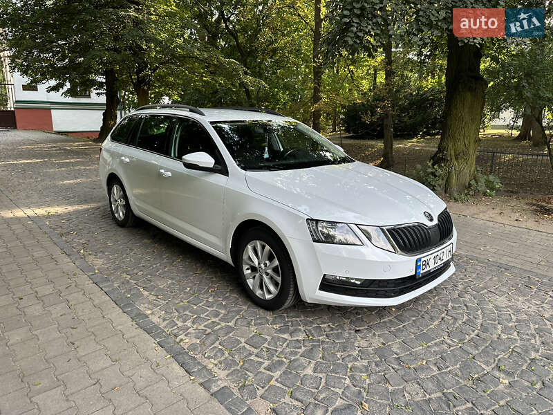 Универсал Skoda Octavia 2017 в Остроге