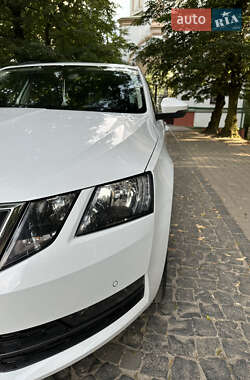 Універсал Skoda Octavia 2017 в Острозі
