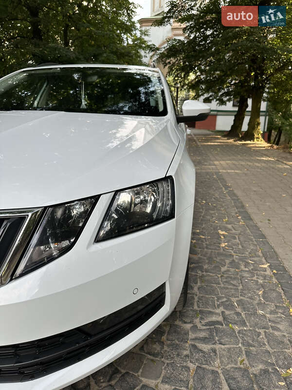 Универсал Skoda Octavia 2017 в Остроге