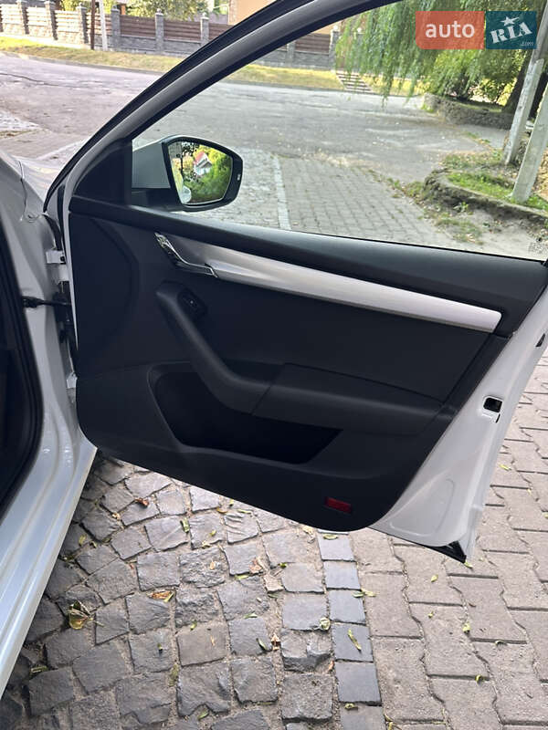 Универсал Skoda Octavia 2017 в Остроге