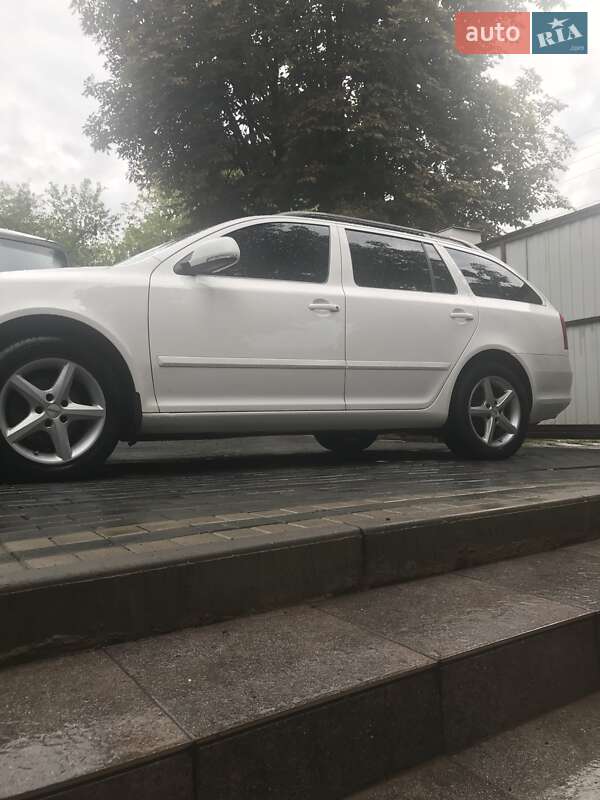Універсал Skoda Octavia 2012 в Харкові