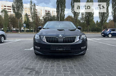 Лифтбек Skoda Octavia 2019 в Вишневом