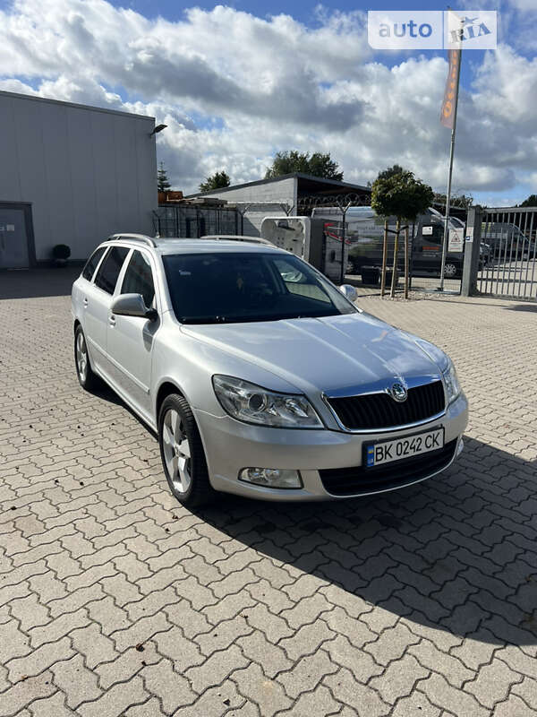 Універсал Skoda Octavia 2011 в Сарнах