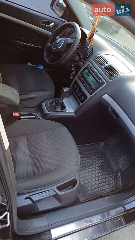 Лифтбек Skoda Octavia 2012 в Братском