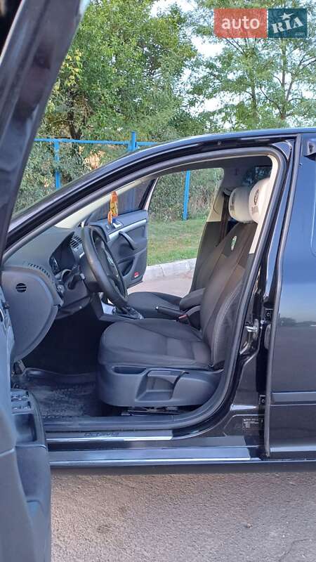 Лифтбек Skoda Octavia 2012 в Братском