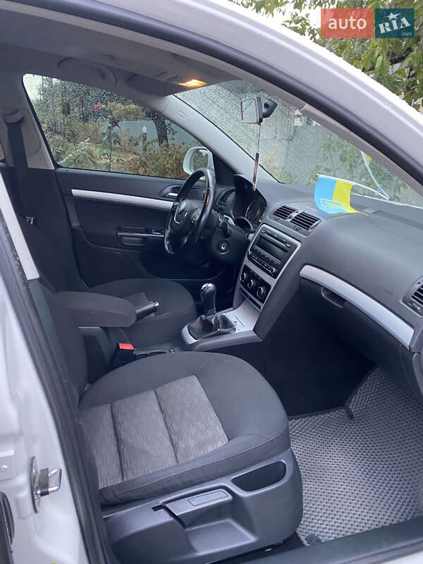 Универсал Skoda Octavia 2010 в Кропивницком фото 9 Универсал Skoda Octavia 2010 в Кропивницком