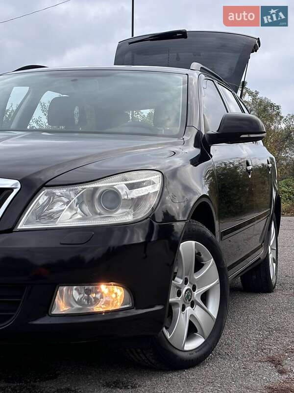 Універсал Skoda Octavia 2009 в Звягелі