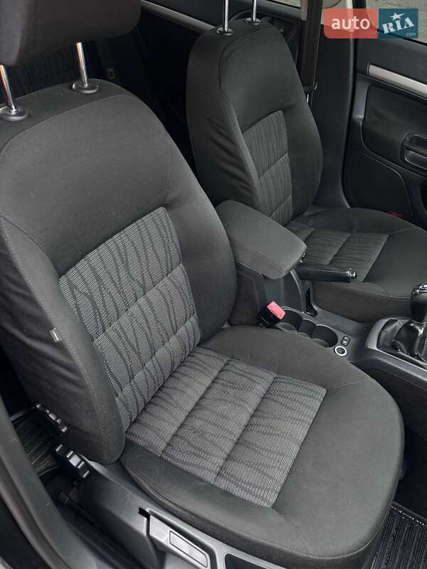 Універсал Skoda Octavia 2009 в Звягелі
