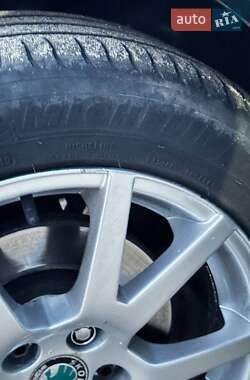Лифтбек Skoda Octavia 2002 в 