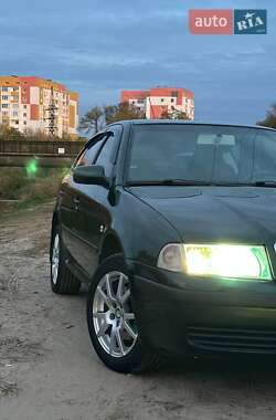 Лифтбек Skoda Octavia 2002 в 