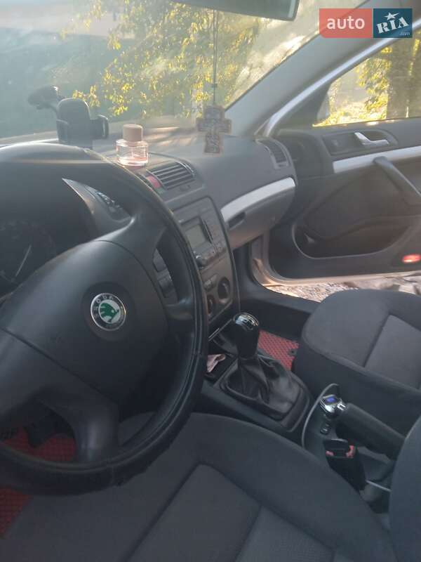 Універсал Skoda Octavia 2004 в Дніпрі