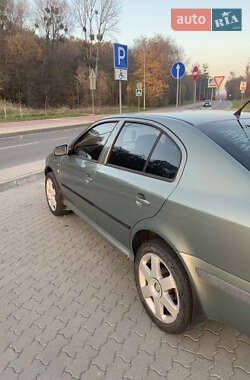 Лифтбек Skoda Octavia 2001 в 