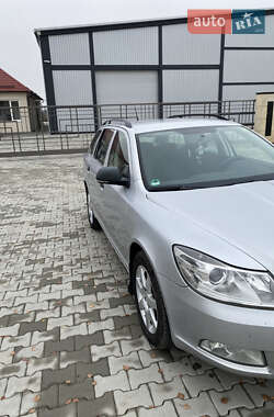 Универсал Skoda Octavia 2012 в Среднем