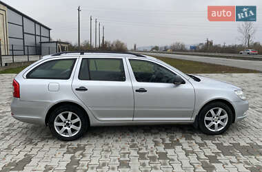 Универсал Skoda Octavia 2012 в Среднем