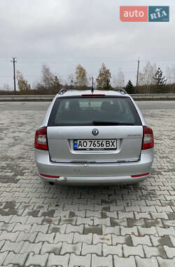 Универсал Skoda Octavia 2012 в Среднем