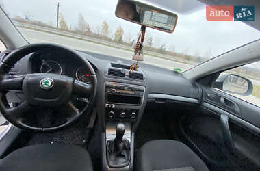 Универсал Skoda Octavia 2012 в Среднем