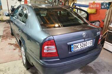 Лифтбек Skoda Octavia 2009 в 