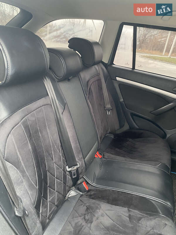 Універсал Skoda Octavia 2010 в Дніпрі