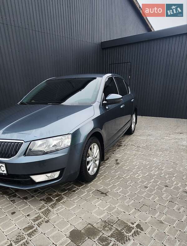 Лифтбек Skoda Octavia 2015 в Кропивницком