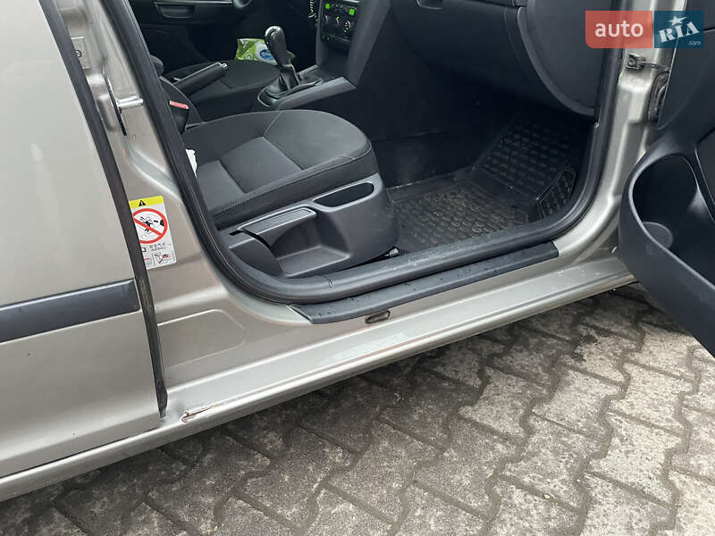 Лифтбек Skoda Octavia 2006 в Черновцах